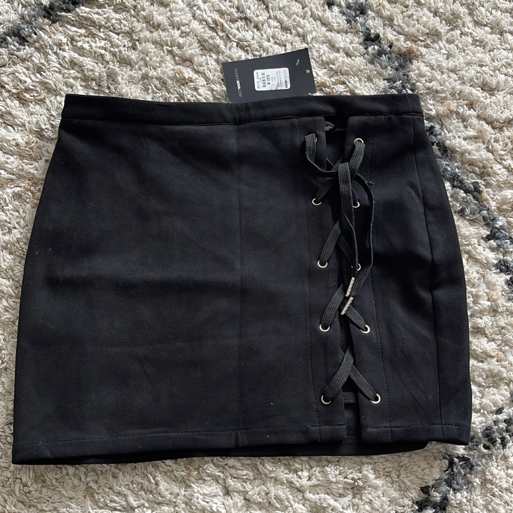 Fashion nova black mini skirt